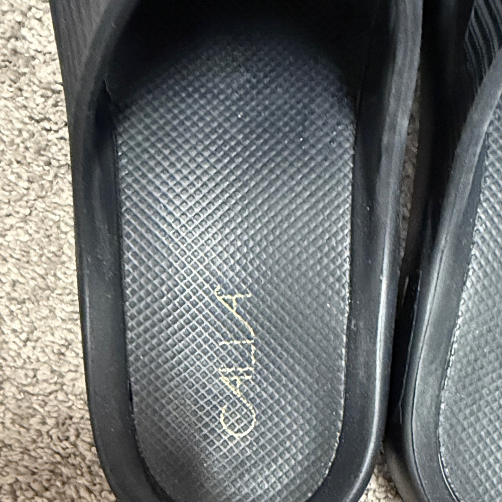 CALIA by Carrie Underwood Black Slide Sandals - Picture 2 of 6